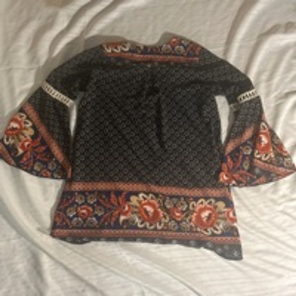 Women's Umgee Top Size S Black Floral Bell Sleeve - Picture 6 of 6